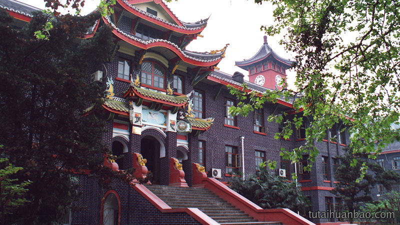 四川⼤学华西第⼆学院